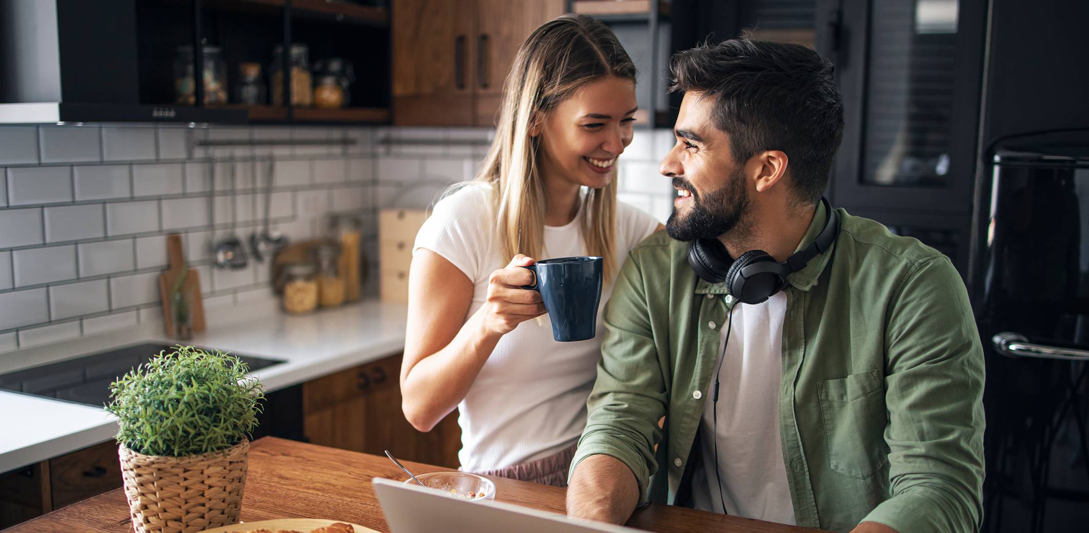 young-couple-in-kitchen-on-laptop
