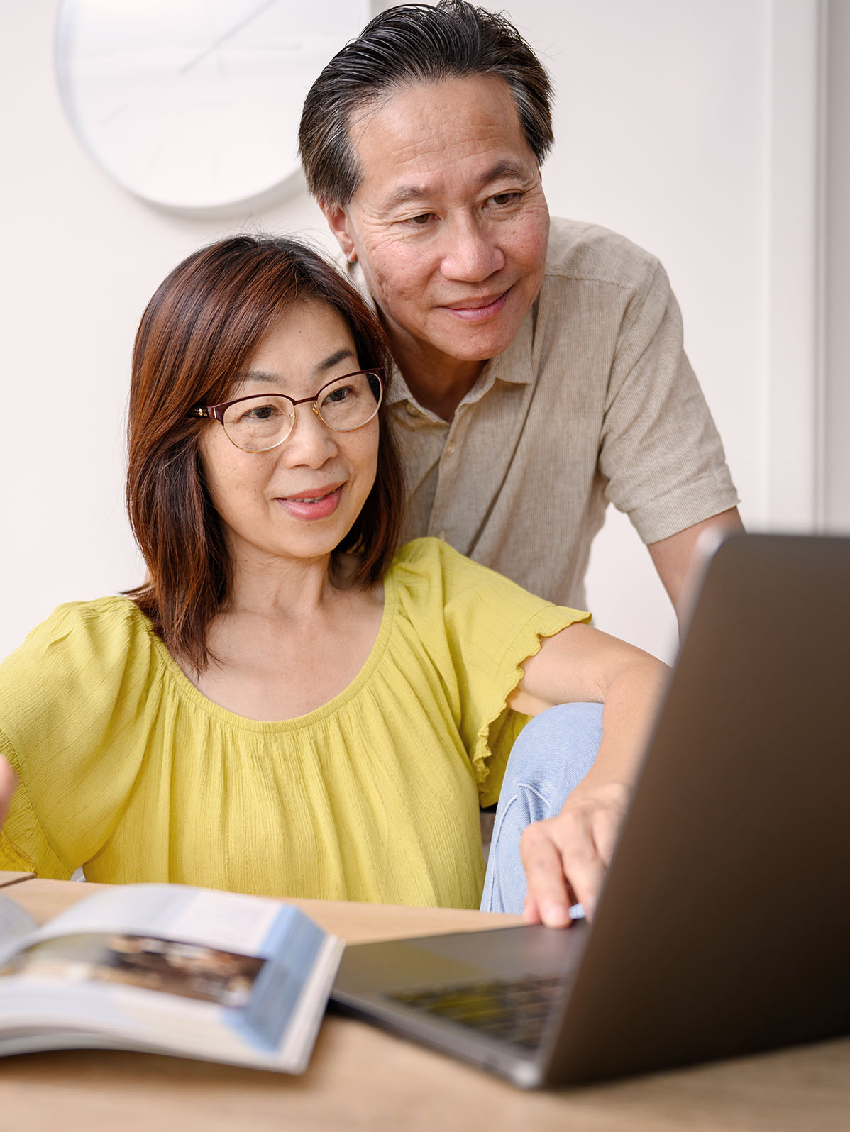 mature-asian-couple-at-laptop